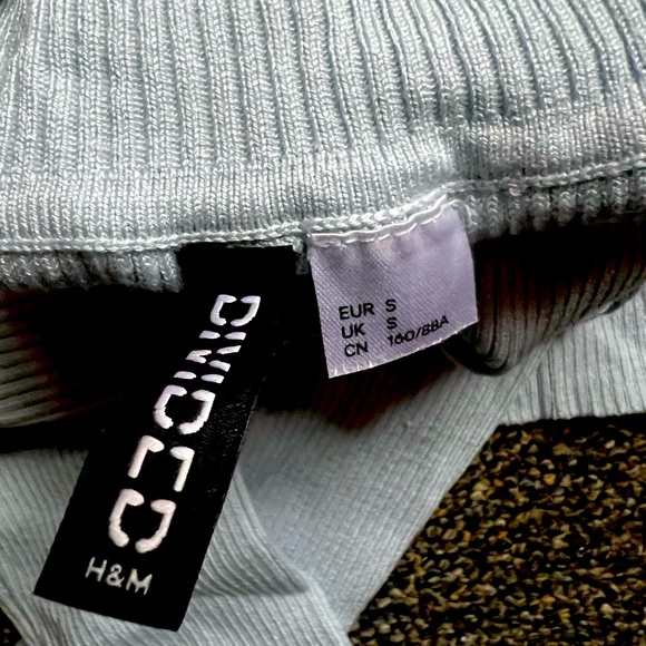 Light Blue Turtle Neck; h&m Size S - Picture 3 of 3